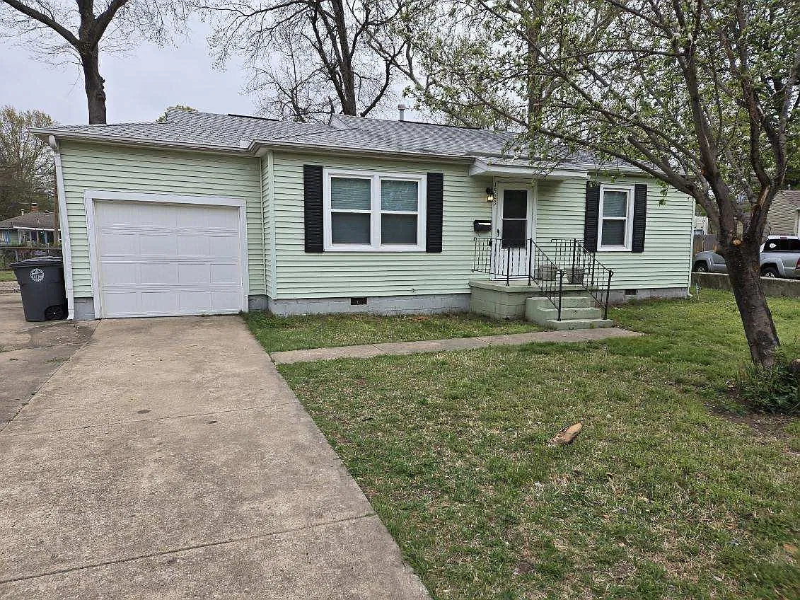 2 bed, 1.0 bath, 850 sqft, $1,300 — Photo 1