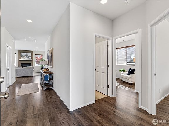4th image of 104 Walnut Ave SW #23