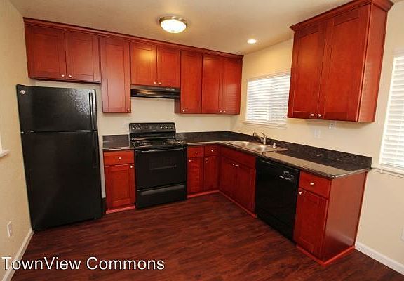 3rd image of 254 W H St APT A