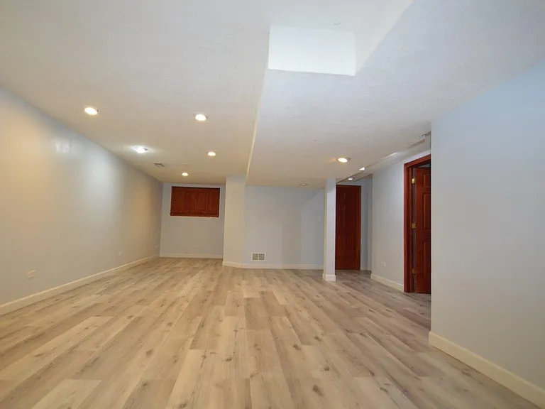 3301 Banford Cir — Photo 35