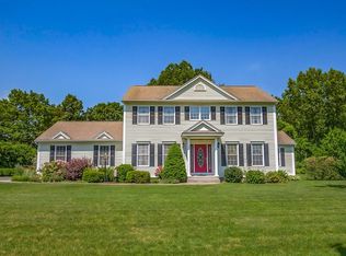 16 Willow Brook Ln, Westfield, MA 01085