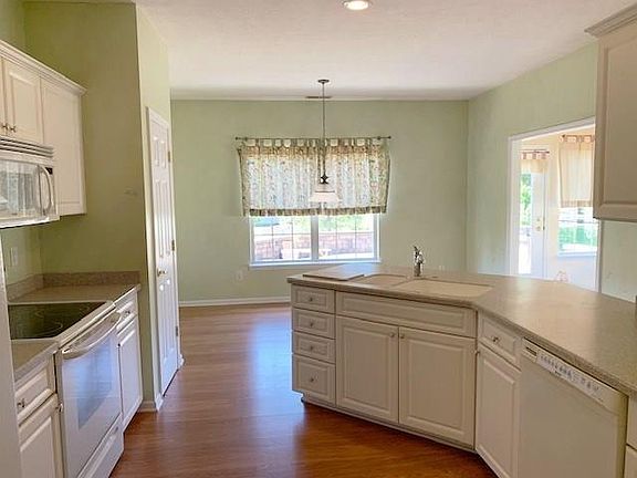 3rd image of 1671 Fairfield Cir
