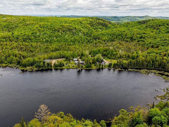 4th image of 672 Chemin Du Ruisseau
