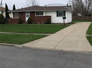 11 Sandra Dr, Lackawanna, NY 14218