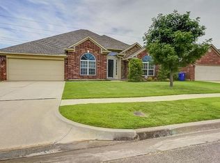 3724 Lorings Rd, Norman, OK 73072