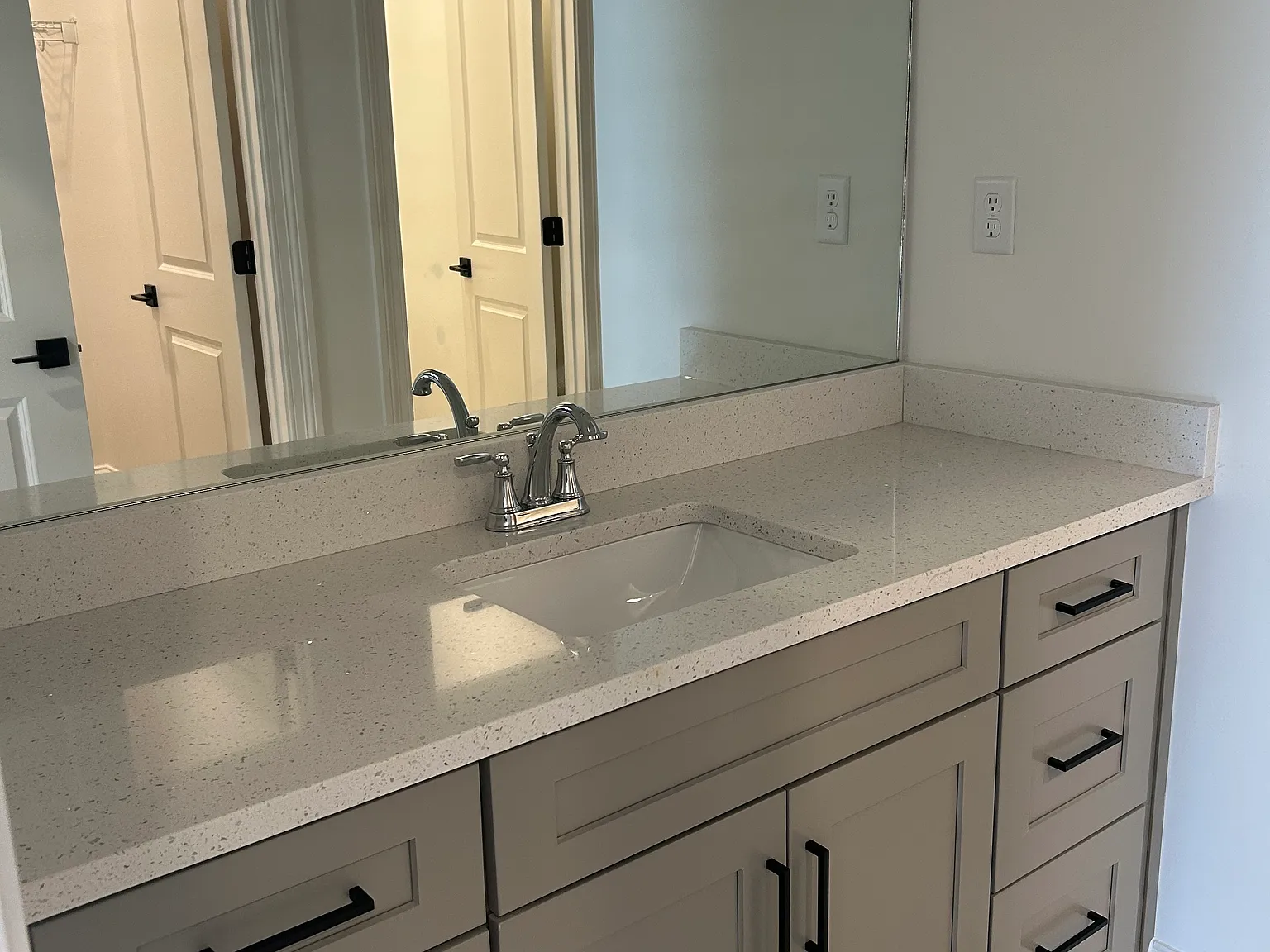 4 bed, 4.5 bath, 2106 sqft, $4,400 — Photo 3