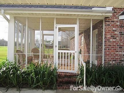 14x14 Screened in Back Porch
						:
						Great for relaxing!