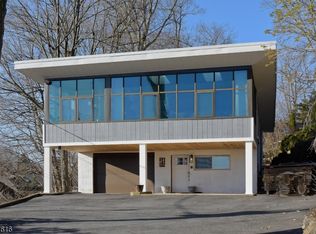 20 Cove Rd, Hopatcong, NJ 07843