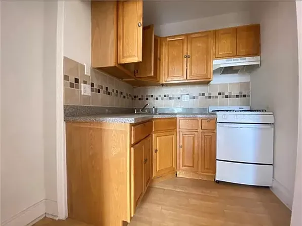 1074 Fulton Street image 3 of 8