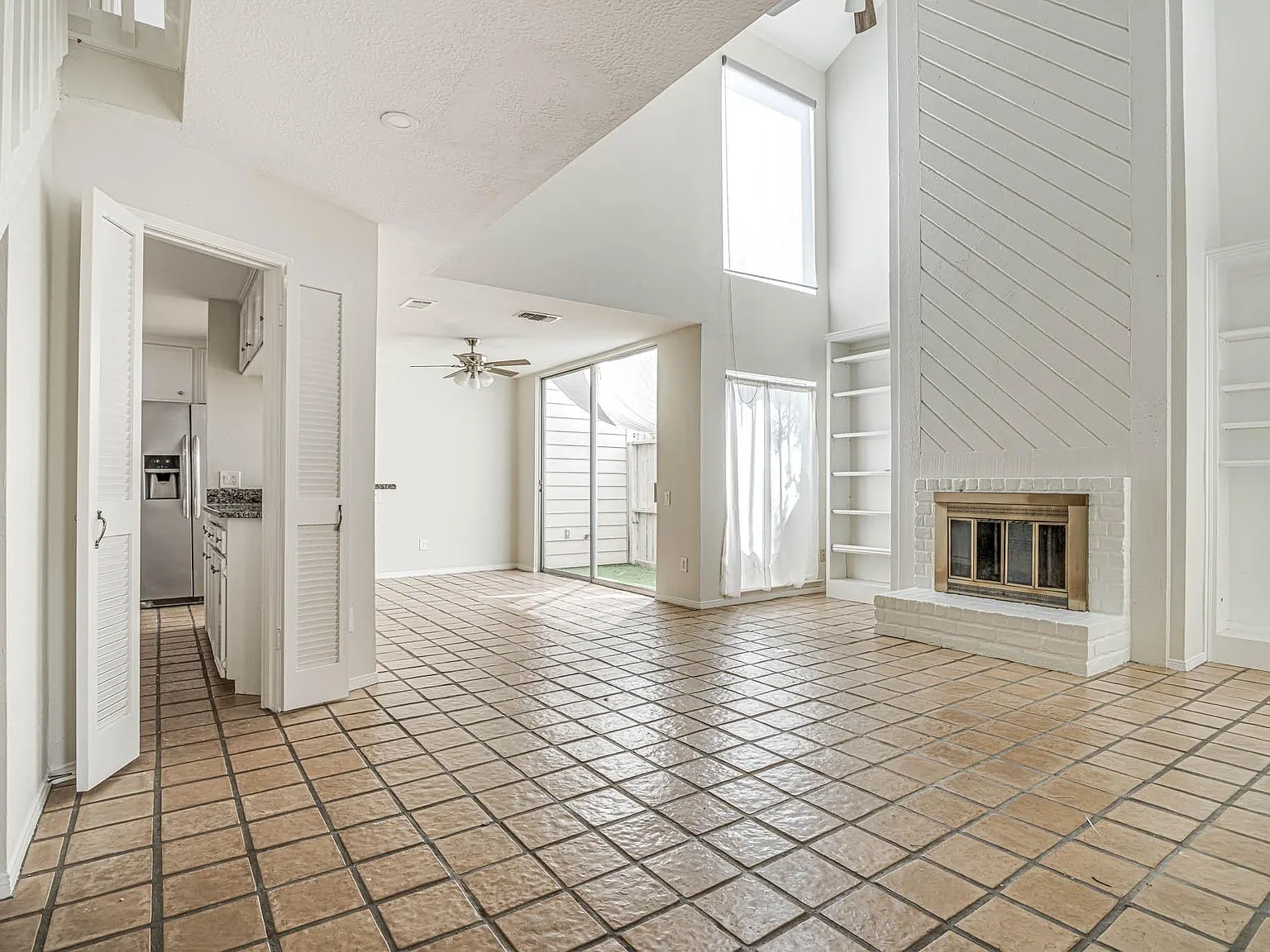 3 bed, 3.0 bath, 1695 sqft, $2,100 — Photo 4