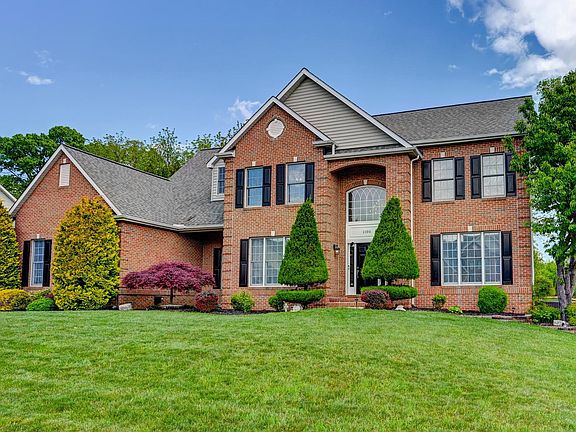 2nd image of 1105 Bluebird Ct E