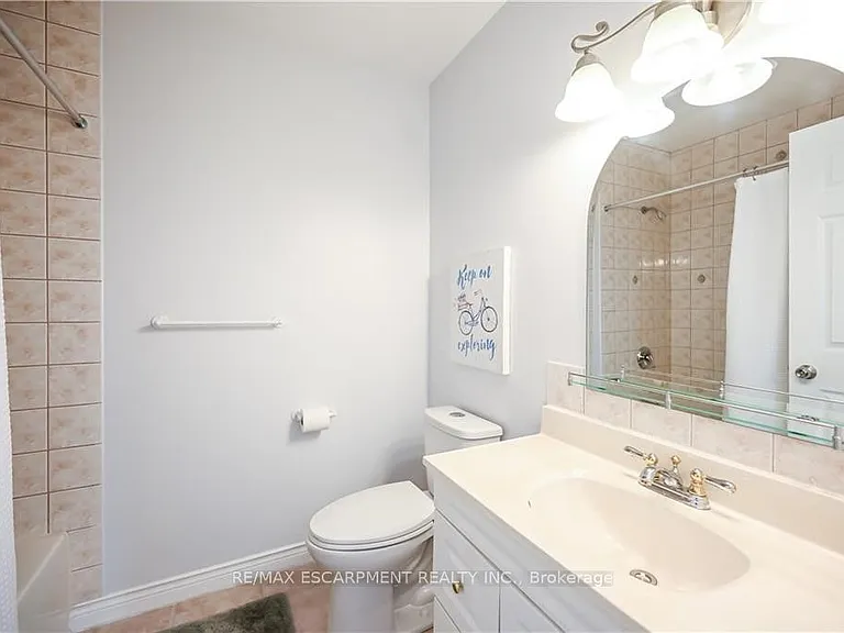 296 Winterberry Dr #LOWER — Photo 20