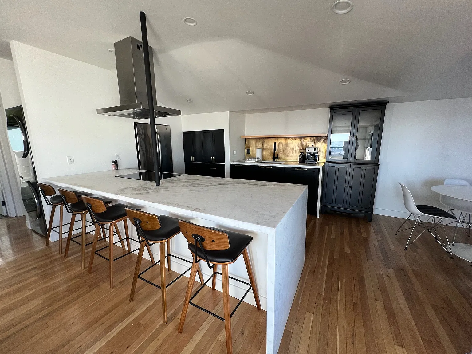 2 bed, $4,950 — Photo 3
