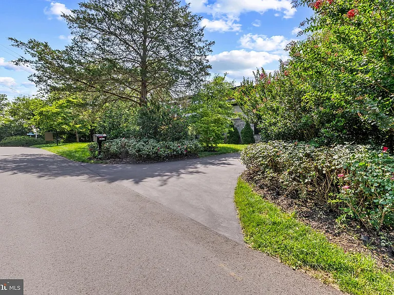 1513 Oakview Dr — Photo 104