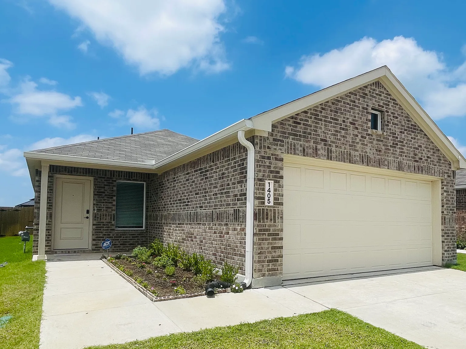 3 bed, 1500 sqft, $2,400 — Photo 2