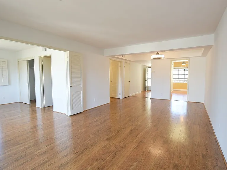5493 Cribari Bnd — Photo 8
