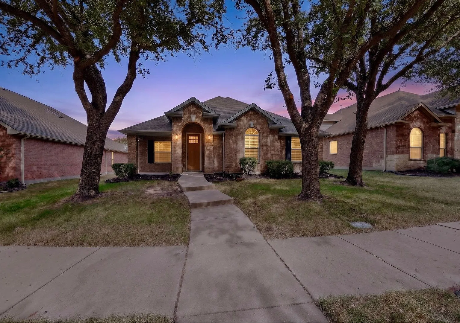 3 bed, 2.0 bath, 1836 sqft, $2,700 — Photo 1