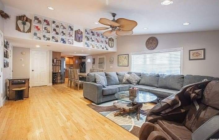 1st image of 21 W 20th St