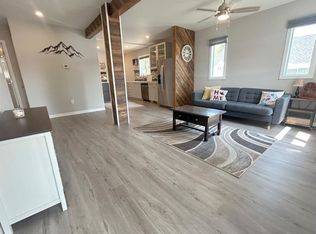 18 S Maple St, Okotoks, AB T1S1J6