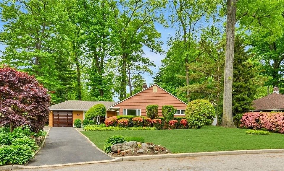 7 Appletree Lane, Glen Cove, NY 11542 Zillow