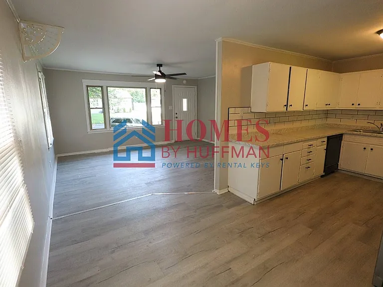 1150 E Olmstead Ave — Photo 6