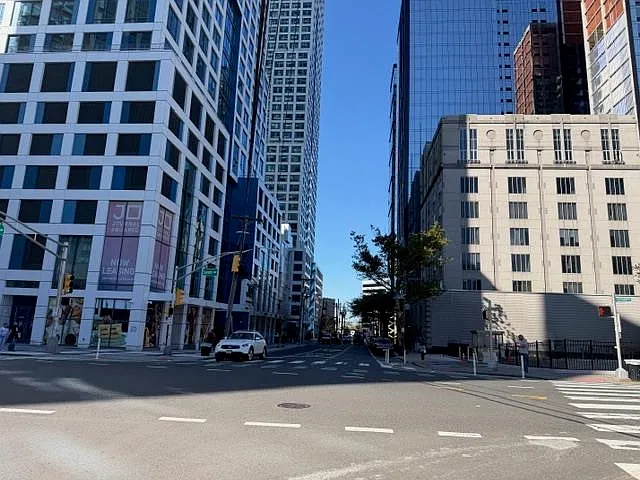580 Summit Ave #2