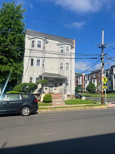 9 Cedar St Photo 1