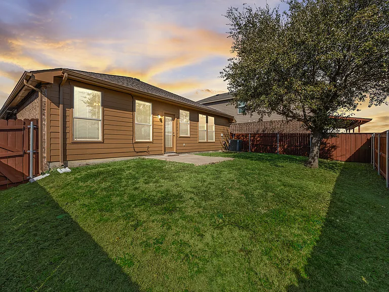 2508 Pioneer Bluffs Rd — Photo 6