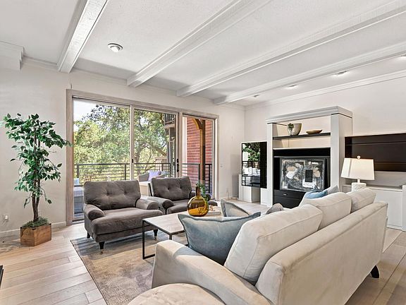 5th image of 8827 Bluff Ln