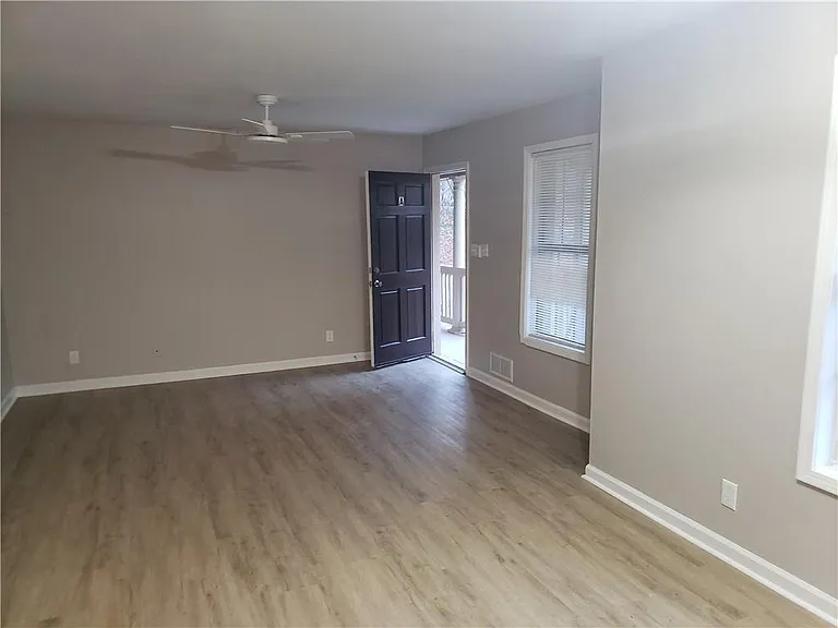 4911 Valley Dale Dr SW — Photo 3