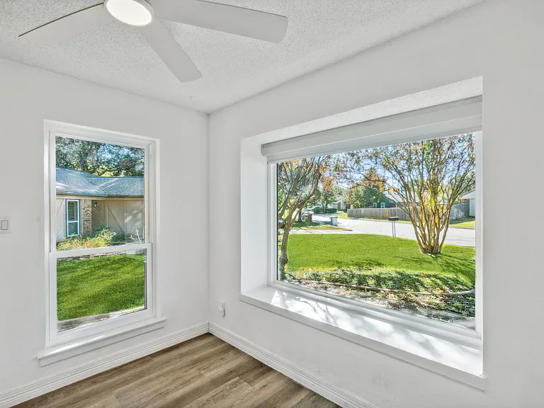 849 N Riverside Dr — Photo 10