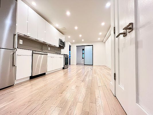 3rd image of 11 Crooke Ave #2A4