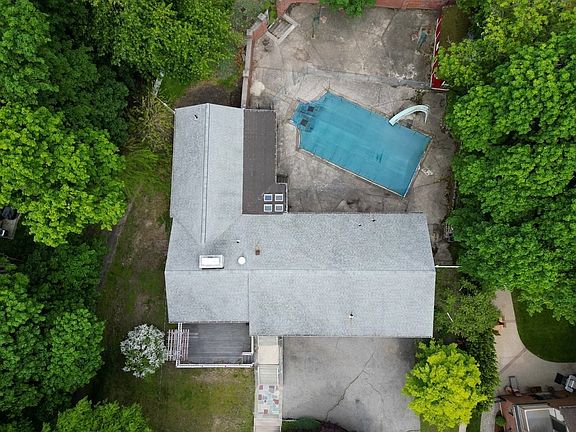 3rd image of 179 Woburn St