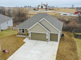 104 Creek Valley Ter, Smithville, MO 64089