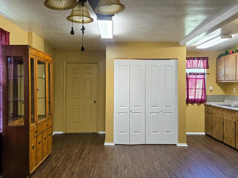 3788 W Railroad Ave — Photo 5