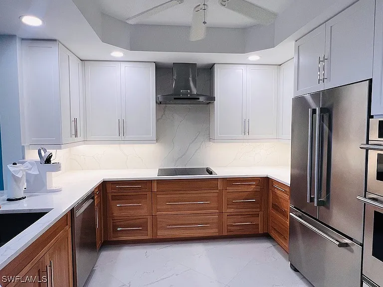 425 Cove Tower Dr #902 — Photo 3
