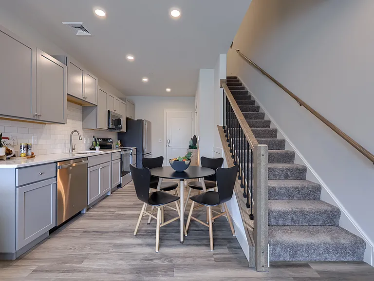 The Pointe at Overlook — Photo 16