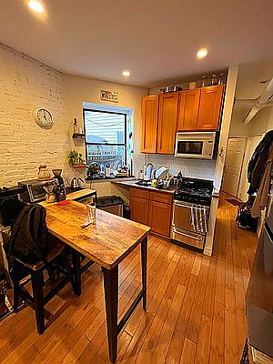 3rd image of 611 E 11th St #1G