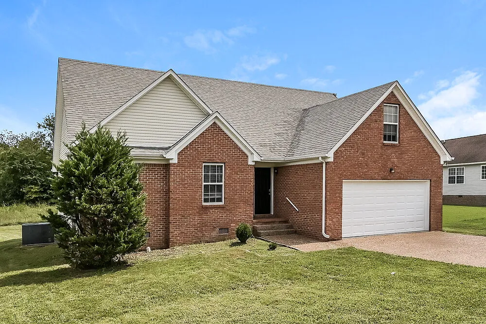 3 bed, 2.0 bath, 1623 sqft, $2,070 — Photo 4