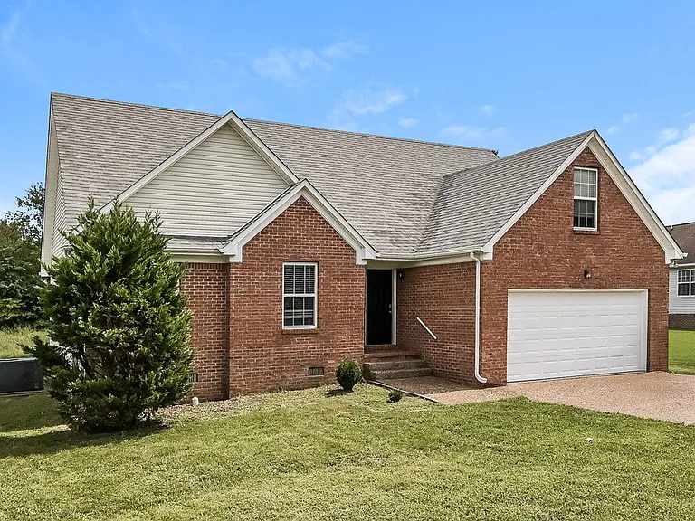 2619 Danbury Cir — Photo 4