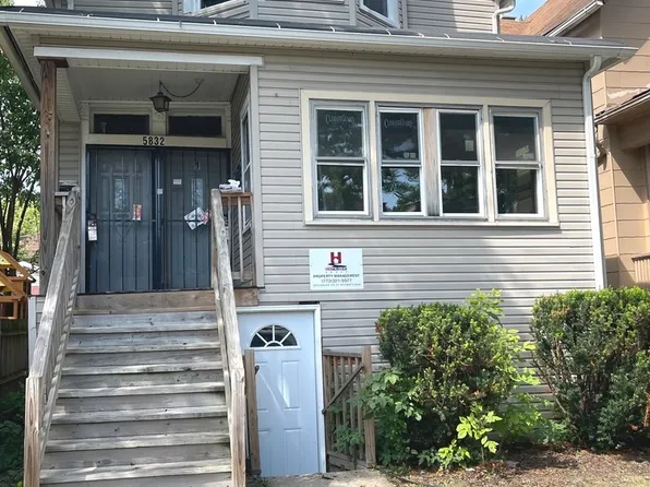 5832 W Walton St, Chicago, IL 60651