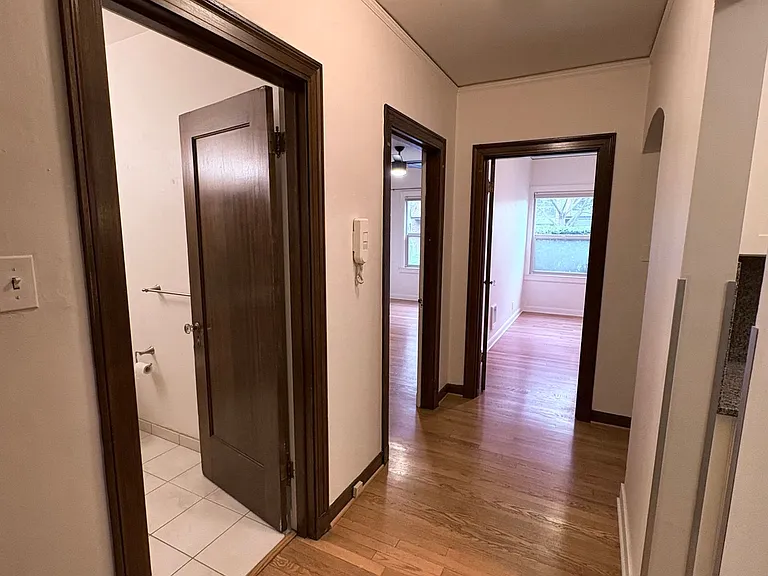 The Mulholland Apartments — Photo 21
