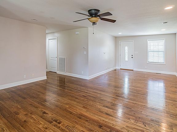 5th image of 109 Bullock Ct