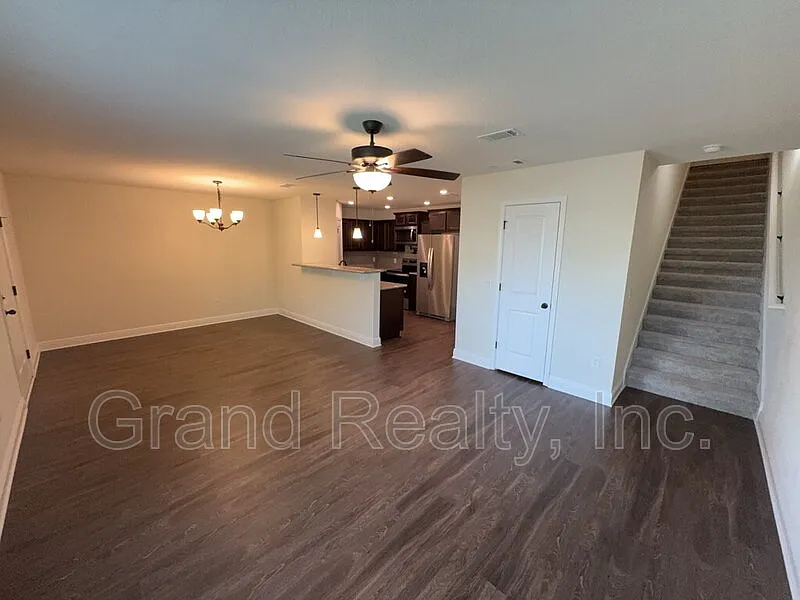 3 bed, 2.5 bath, 1581 sqft, $1,850 — Photo 4