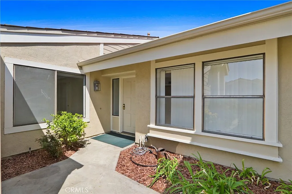 2 bed, 1296 sqft, $3,600 — Photo 2