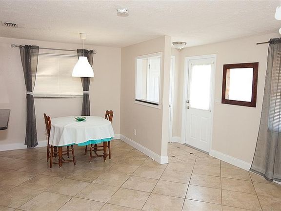 3rd image of 6008 N Hubert Ave