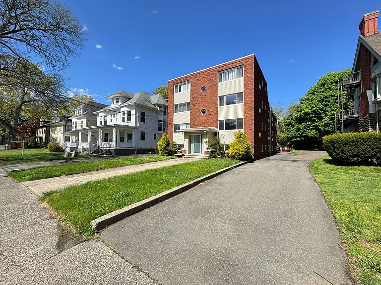 550 Whitney Ave #2 — Photo 16