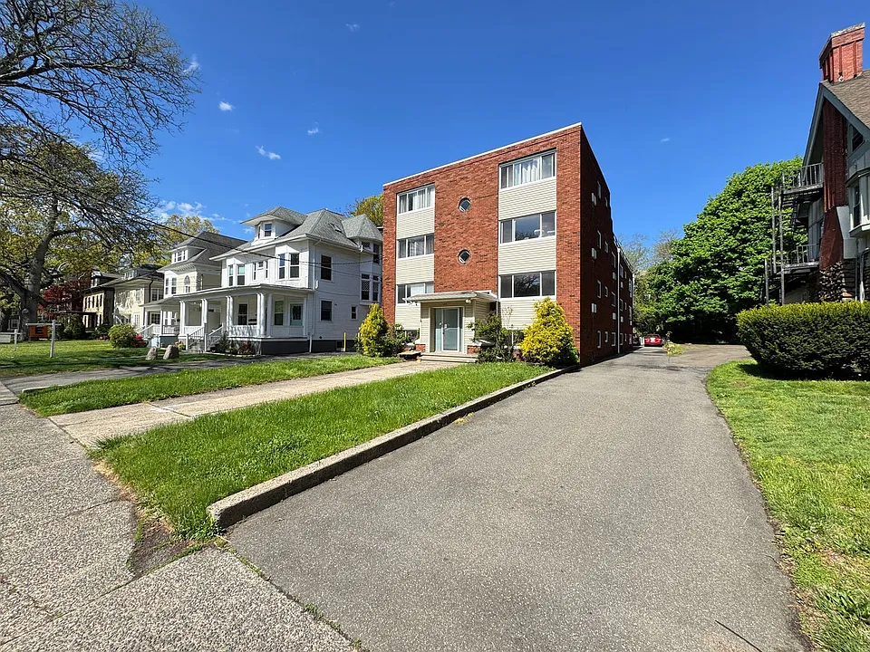 550 Whitney Ave #14