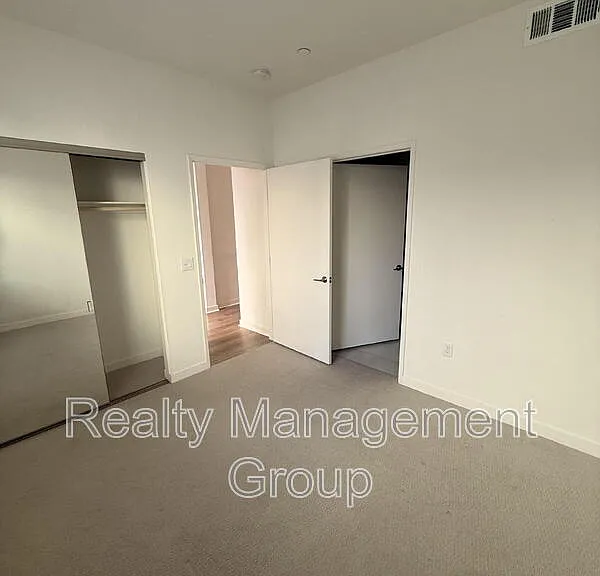 5480 Shorefront Dr #163 — Photo 4