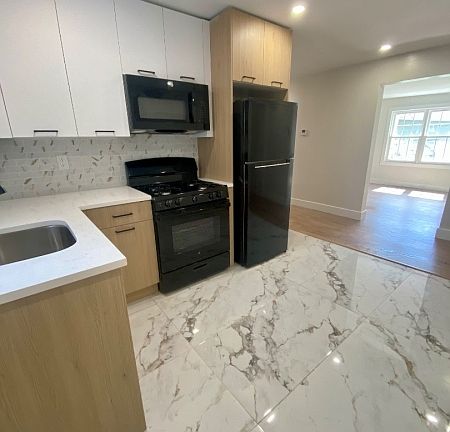 4th image of 323 Rutherford Ave #1